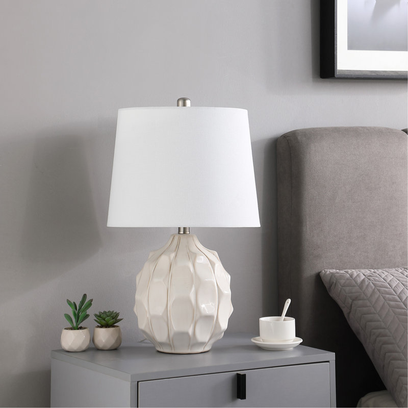 Lampe de table cascade festonnée 21,75 po en bord de mer crème / taupe