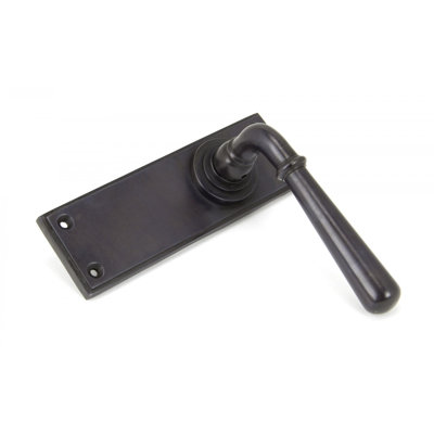Newbury Door Handle Kit