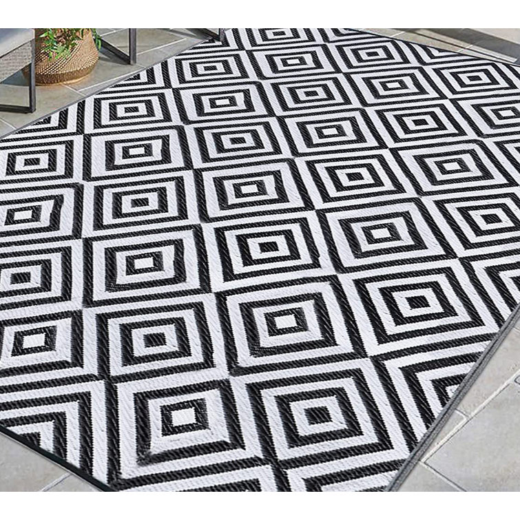 Corrigan Studio Reversible Indoor/Outdoor 100% Recycled Plastic Floor Mat/Rug - Weather, Water, Stain, Fade and UV Resistant - Venice- Gray & White (
