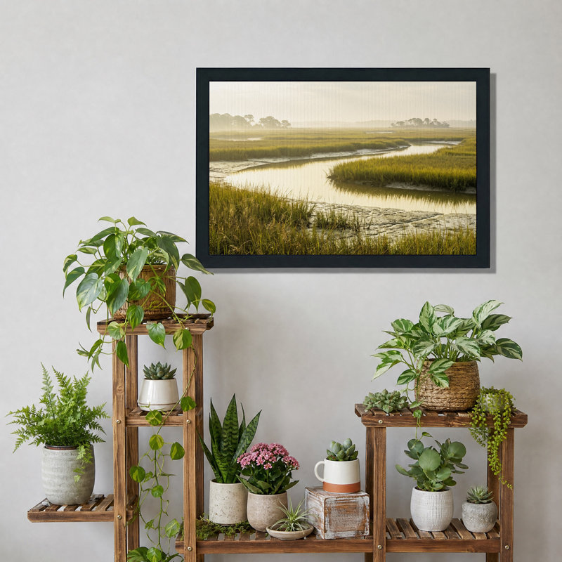 Tableau sur toile représentant un paysage de marais brumeux avec un ruisseau sinueux, 12"H x 18"W