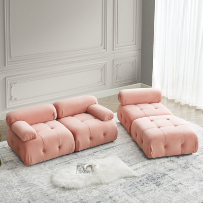 Canapé modulaire en L en velours rose, bouton, structure en bois massif, spacieux et confortable pour se détendre avec un revêtement en velours, repose-pieds réversible