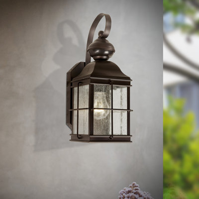 Lanterne murale d'extérieur en bronze Cresskill avec crépuscule à l'aube