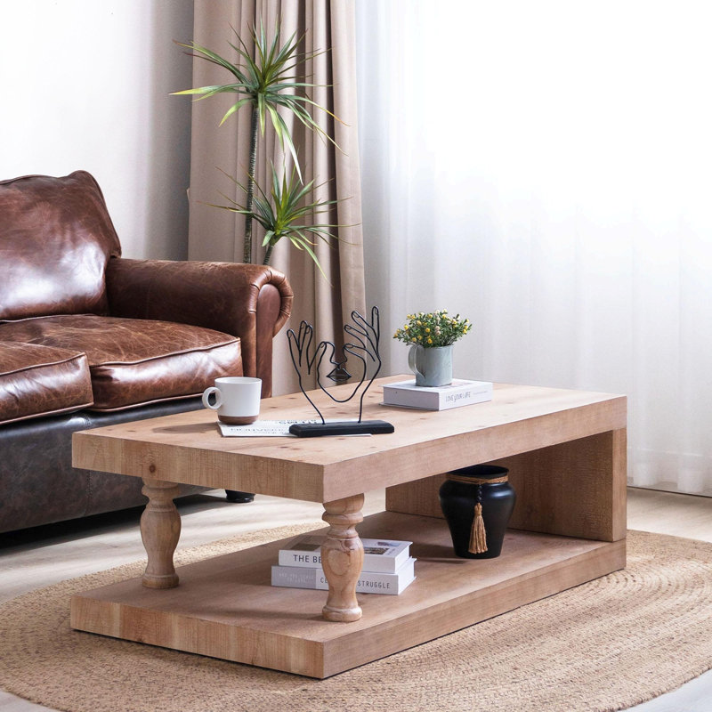 Table basse rustique en bois massif avec tablette ouverte, parfaite pour la vie à la campagne moderne