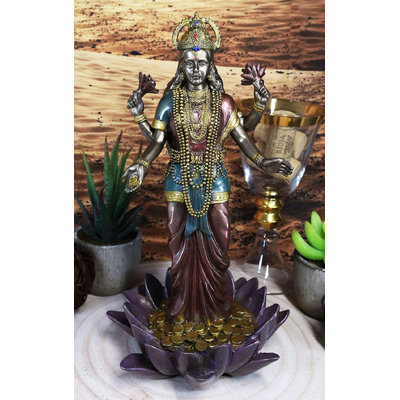 Statue de la déesse indou sri Lakshmi debout sur une statue de lotus