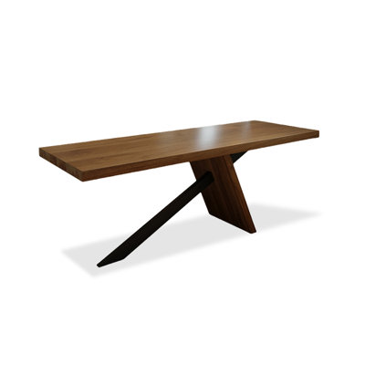 Bureau rectangulaire brun en bois massif