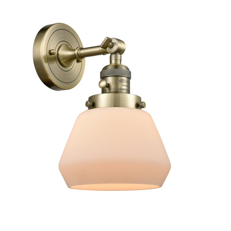 Applique murale à bras 1 lumière Chill, Boîtier blanc mat, Laiton antique, Ampoule DEL rétro de 3,5 watts