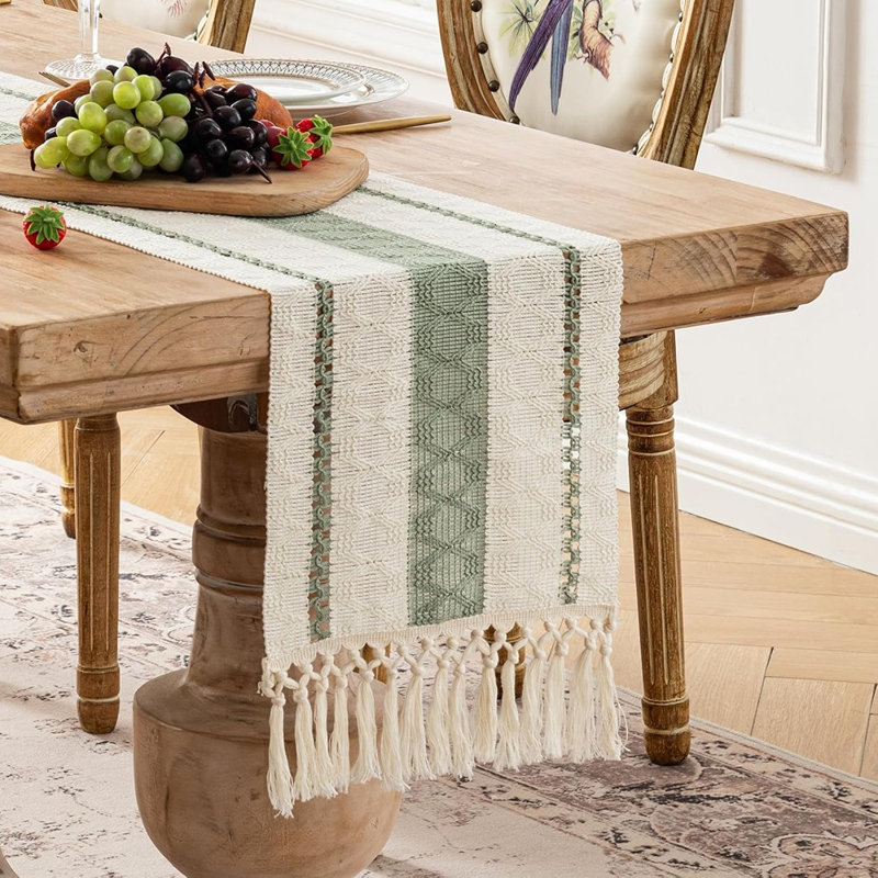 Chemin de table - vert sauge - macramé Boho, pampilles, style maison de campagne, décoration de maison / fête / bohème / rustique / nuptiale / douche