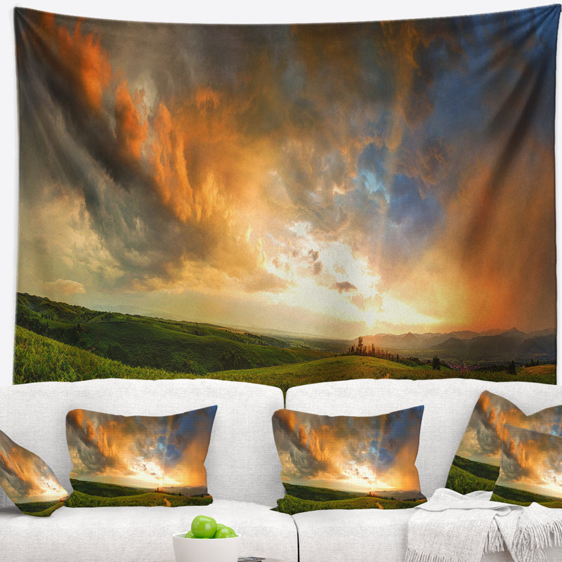 Tapisserie paysage coucher de soleil majestueux avec nuages de tempête, H 32 po x l 39 po