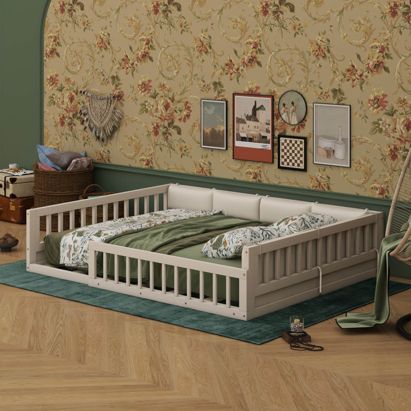 Lit plateforme double tapissier en bois avec garde-corps et coussin, Beige