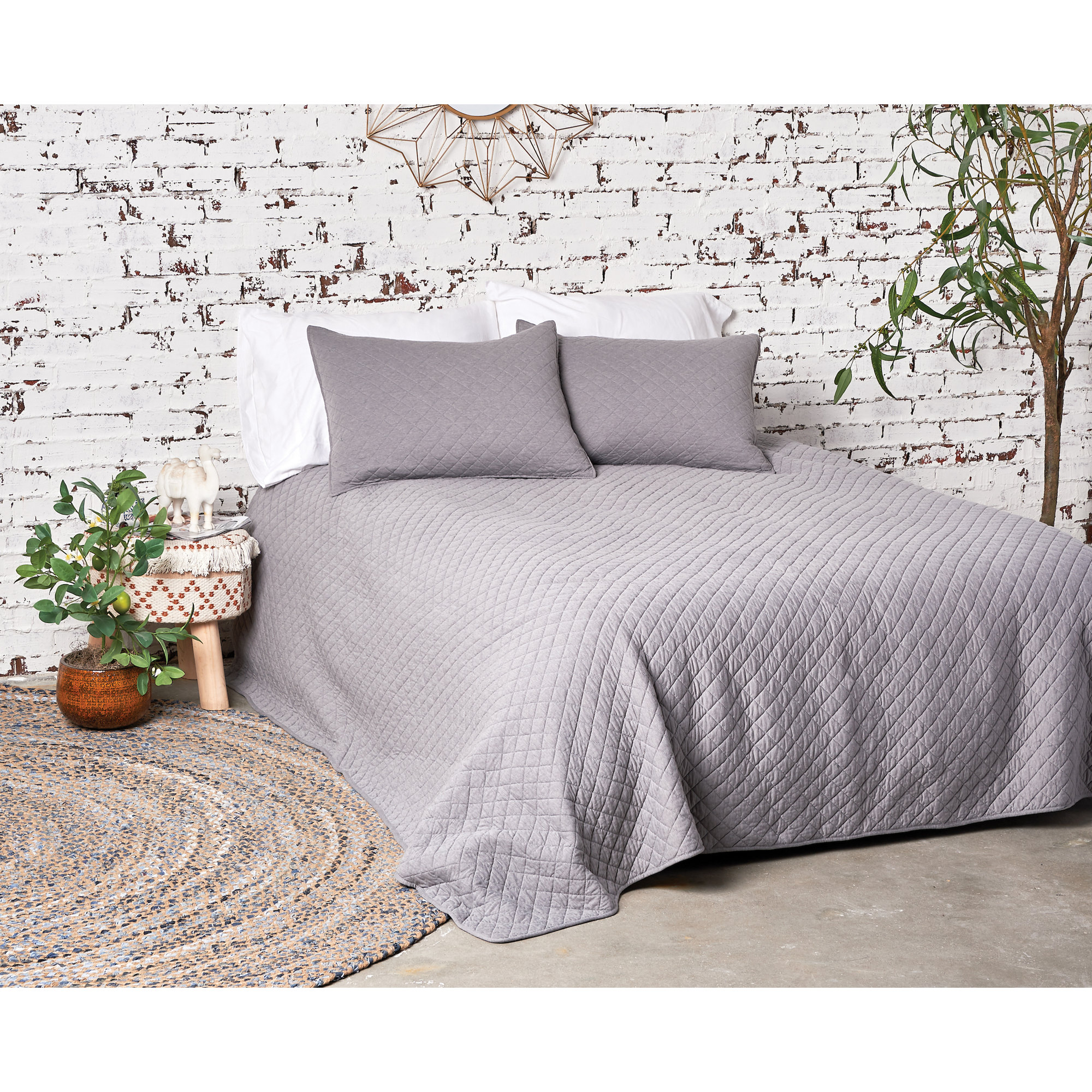 Jersey Lidio Gray Cotton Modern & Contemporary Reversible Quilt, Full/Queen Quilt