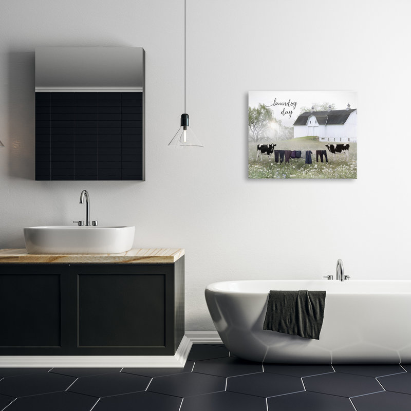 «Laundry Day», impression sur toile tendue, H 24 po x l 30 po x P 1,5 po