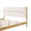 Pour la chambre principale standard, une tête de lit tapissier de très grande taille en bois massif beige doux