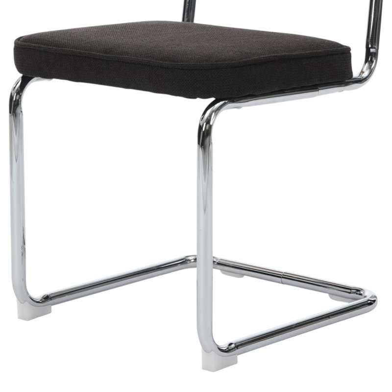 Chaise d'appoint rembourrée Crumley avec dossier en rotin et structure en acier, Noir, 2