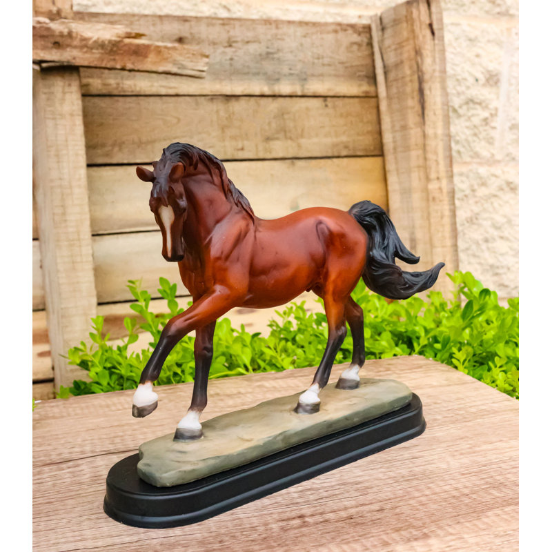 Figurine cheval de châtaignier brun Western