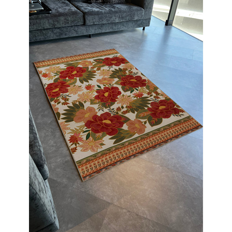 Tapis décoratif moderne beige et rouge à motif de roses et de feuilles, Rectangle 5 pi 1,02 po x 7 pi 6,55 po