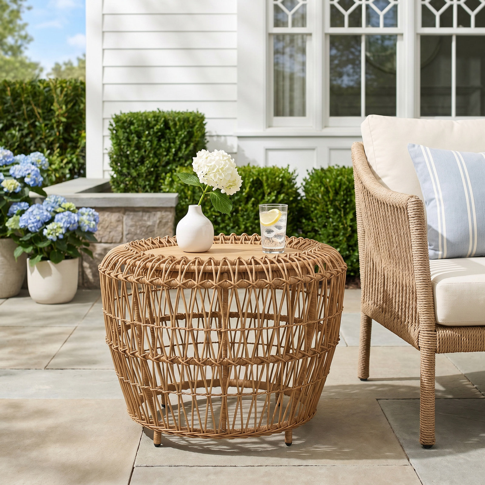Alyshia 25'' Outdoor Side Table