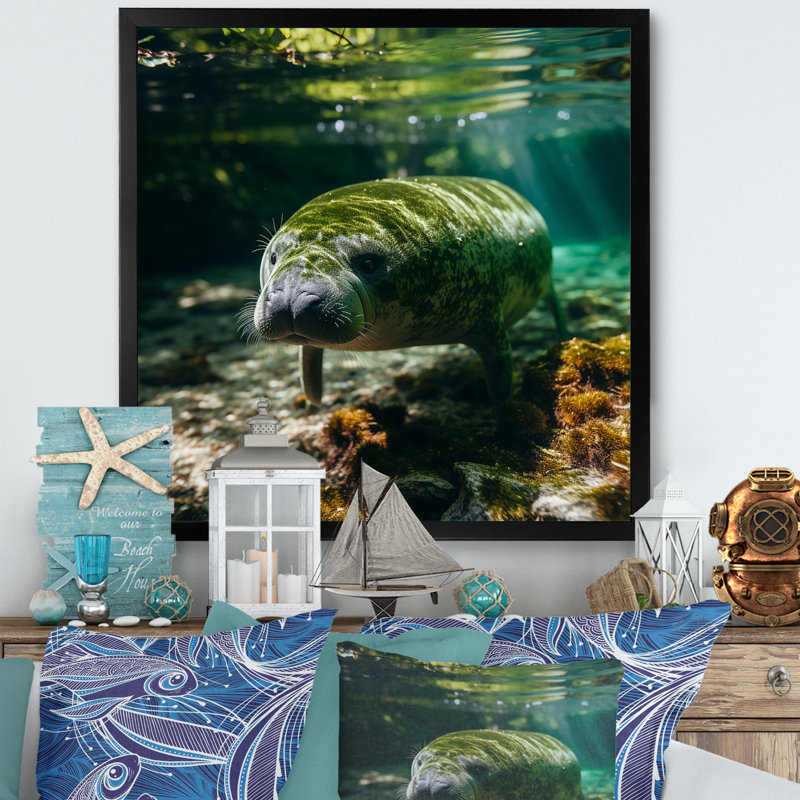 «Serene Sea Giant Portrait Of A Manatee» - Art mural lamantin, H 16 po x l 16 po x P 1 po, Cadre photo noir