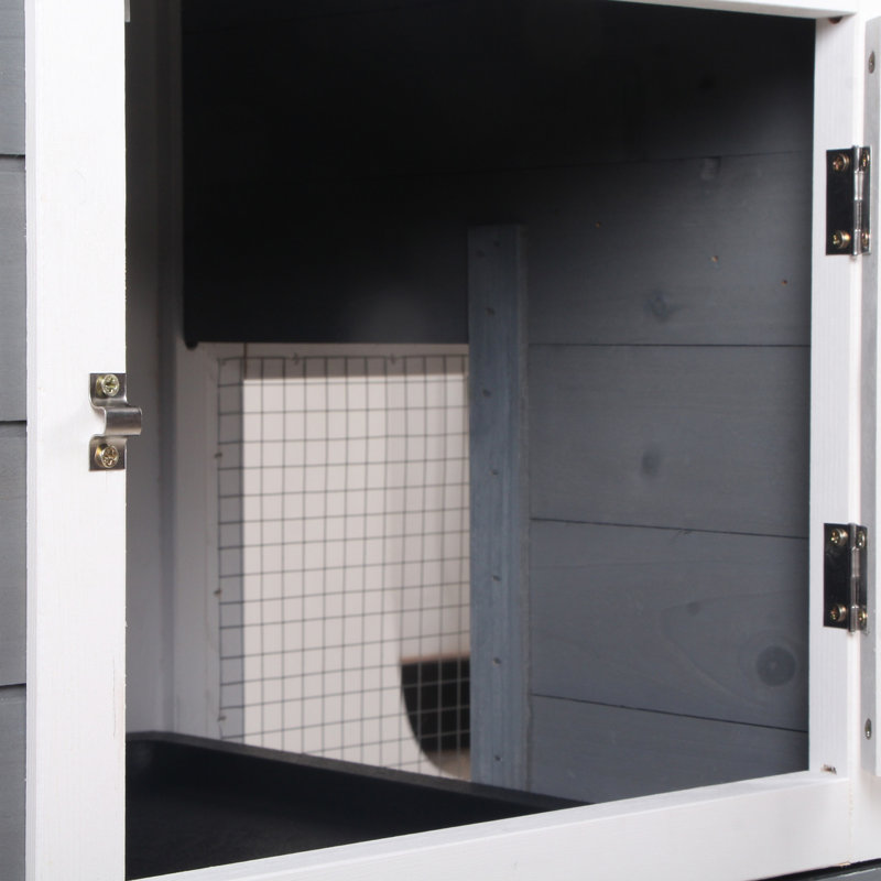 62 po. Cochon d'Inde, gris. Spacieux avec couloir. Plateau amovible, portes verrouillables, toit en asphalte. Cage ventilée, aire de jeu pour les cochons.
