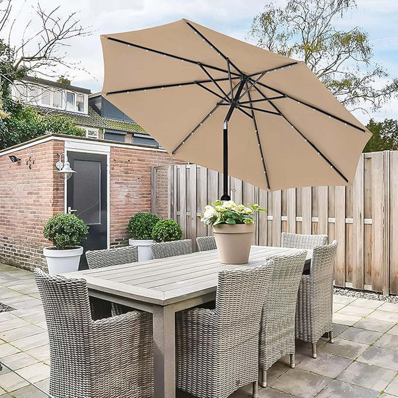 Parasol extérieur inclinable / à manivelle 9 'avec 32 boutons pour le jardin, la terrasse, la cour et la piscine, 9 pi, DEL brun clair 9 pi.
