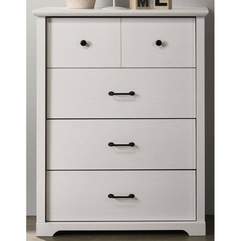 Lavado 32"W 4-Drawer Chest With Black Handles, White