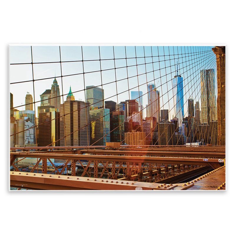 Plaque murale Cityscape Through Bridge, design par Seven Trees Design, H 10 po x l 15 po