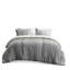 Édredon double / grand en coton gris. 100% coton. Rayures sur fond gris. Revers avec design. Barre cachée. Lavable à la machine. . 2 taies décoratives assorties pour lit double / grand. Tissu à rayures verticales.