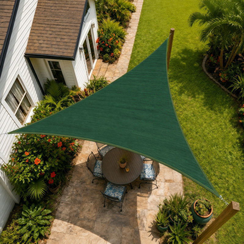 Toile d'ombrage triangulaire Amgo Customize - 200 g / m², blocage UV 95%, Vert, 5 pi x 5 pi x 7,1 pi