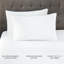 12 lits, grand lit. Mousse à mémoire de forme, oreillers en mousse déchiquetée, oreiller Contour Knee, draps en coton avec traversin 300Tc. Rehaussez le gousset moulé avec une nuit de sommeil-120478542