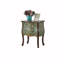 Commode peinte dans le salon.