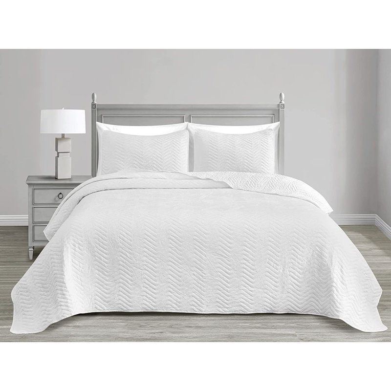 White Queen Reversible Microfiber Quilt Set with Chevron Stitch
