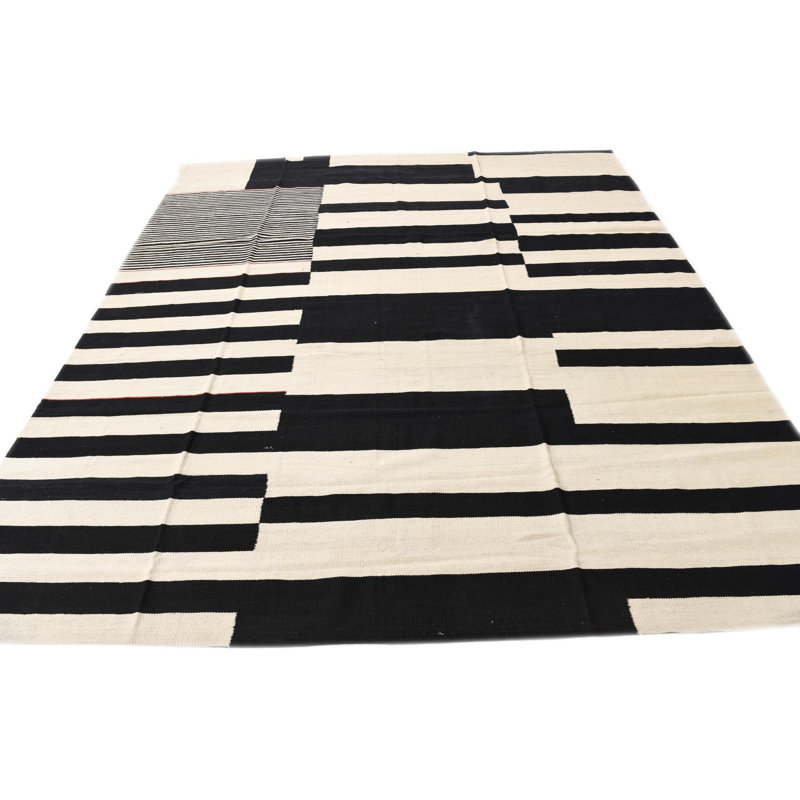 Tapis noir et blanc 8 x 10