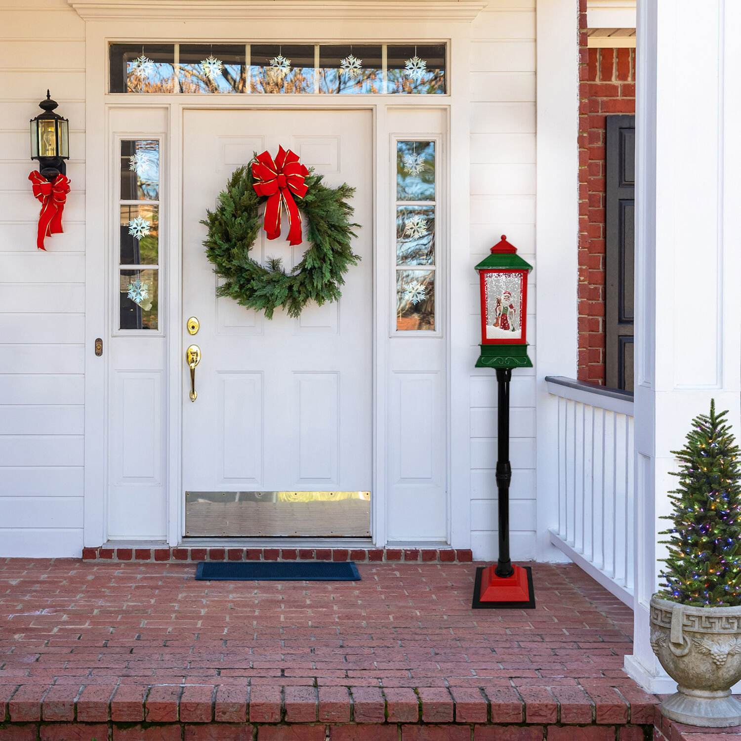 Fraser Hill Farm Musical Mini Street Lamp with Santa Lighted Display ...