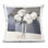 Coussin décoratif à motif de pétales doux par Mona Grace