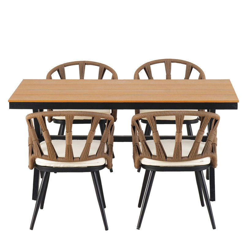 Fabriqué à l'extérieur de façon unique avec des chaises en PE et une table en bois, Brun