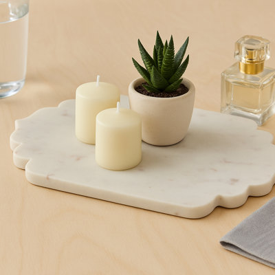 Élégant plateau décoratif à bord festonné en marbre pour la décoration intérieure - table basse décorative et plateau repose-pieds - 14 po, blanc