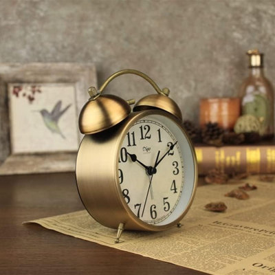Horloge de table dorée en métal, petit réveil rétro vintage silencieux, à piles, mouvement à quartz silencieux, verre HD, pour chambre, salon, décoration intérieure, chambre d'enfant…