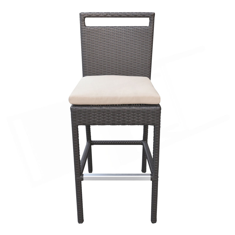 Tabouret de bar d'extérieur en osier avec coussins en tissu beige résistant à l'eau Luvien