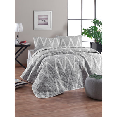 Cotton Chevron / Zig Zag Coverlet