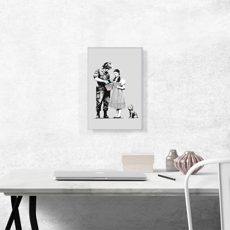 "Dorothy Police" par Banksy, reproduction d'art sur toile tendue, H 18 po x l 12 po x P 0,75 po