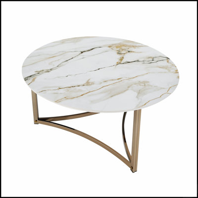 Table basse Aziz avec plateau en pierre frittée et finition champagne, durable et élégante pour les espaces de vie modernes