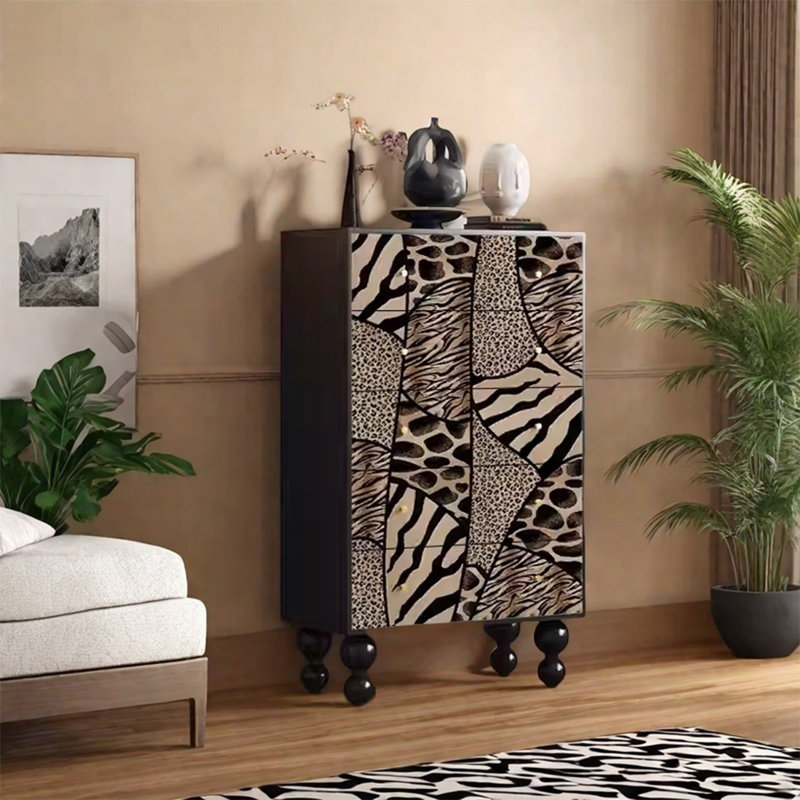 Armoire de rangement avec poignées en métal