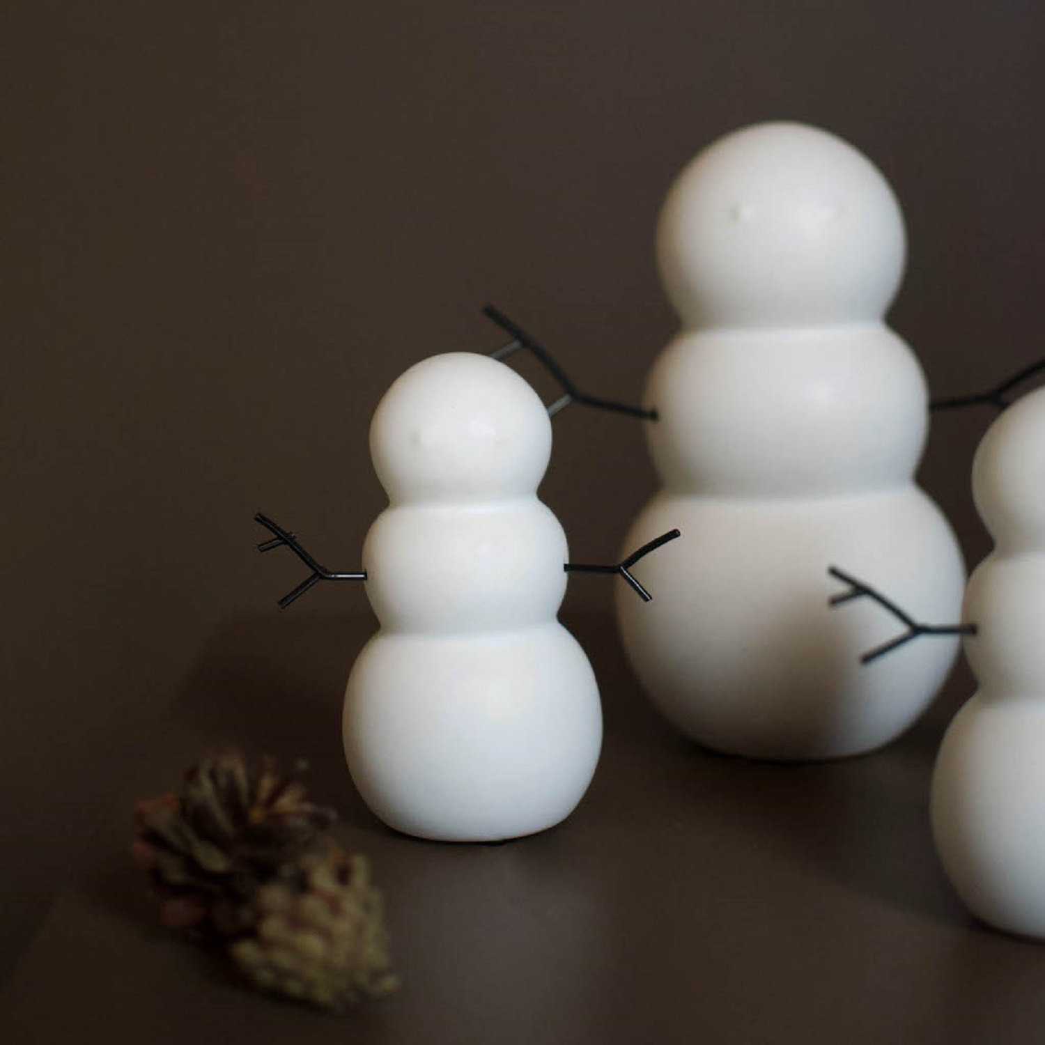 DBKD White Ceramic Snowman Sculpture, 6.5'' H x 5.91'' W x 5.91'' D