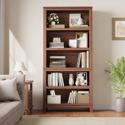 Bibliothèque rustique à 5 niveaux en MDF, tablettes réglables, pattes en bois, idéale pour le salon.