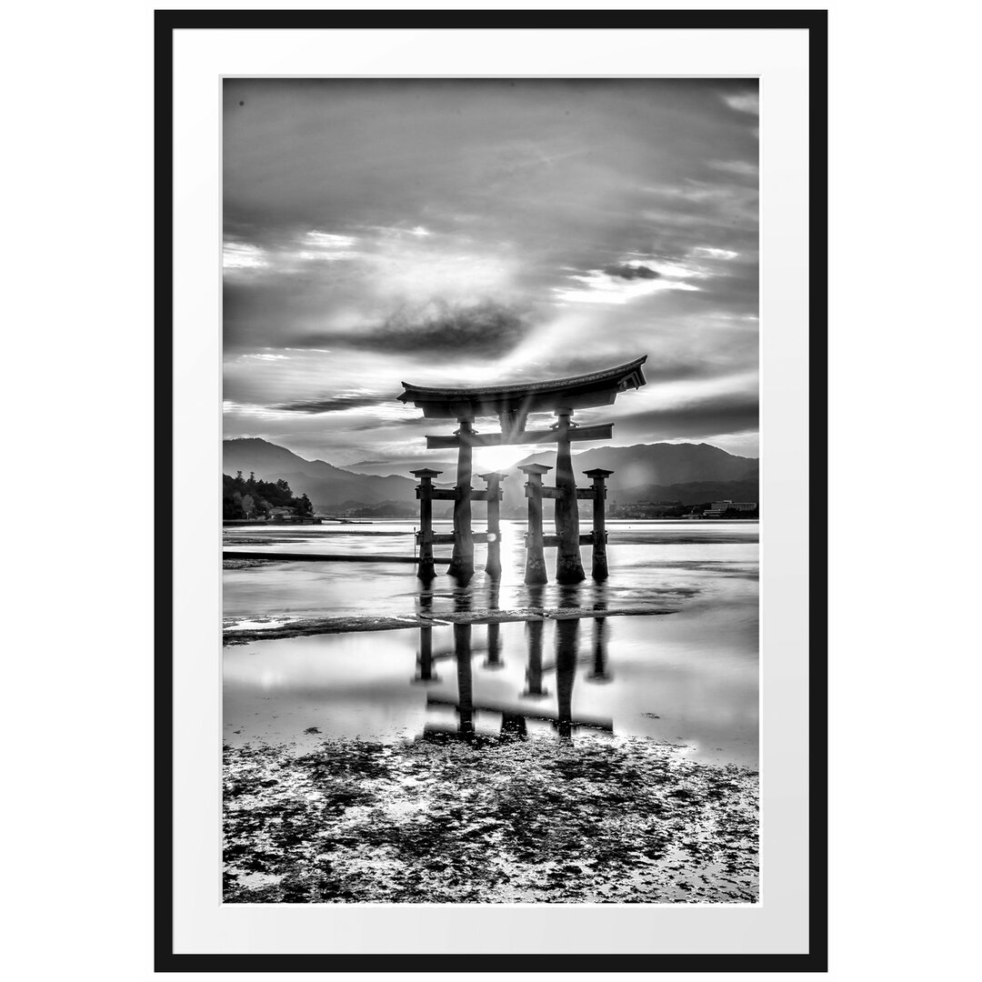 Gerahmtes Poster Torii Gate in Miyajima Japan