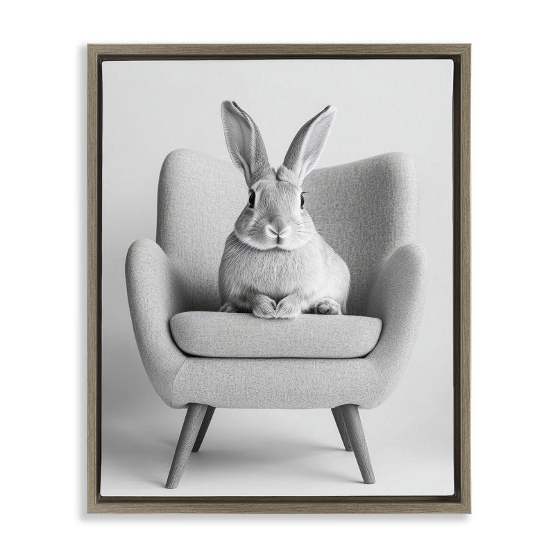 "Modern Bunny in Chair", art mural encadré sur toile flottante, design par Petal Prints Design, H 21 po x l 17 po