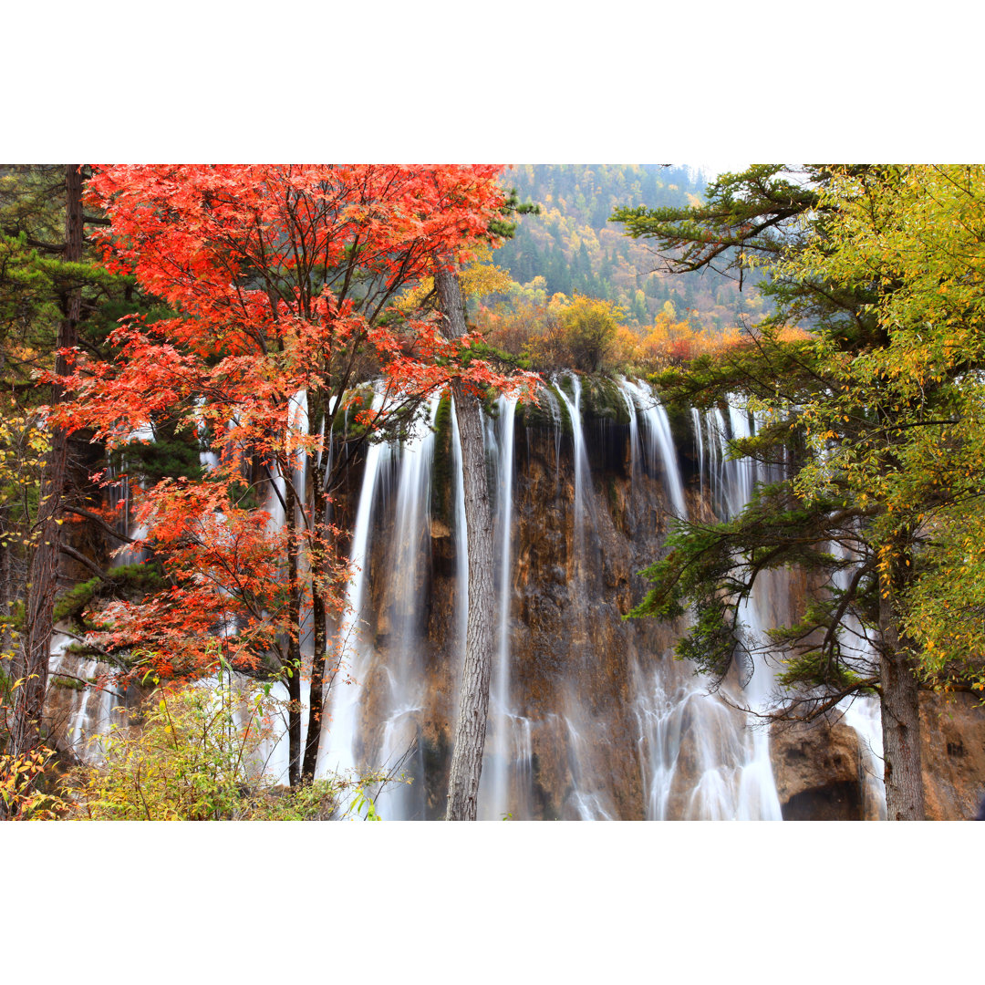 Jiuzhai Wasserfall von Mantaphoto - Kunstdrucke auf Leinwand