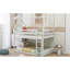 Lit simple au-dessus d'un lit superposé avec lit blanc, pour un sommeil confortable et confortable, ferme et efficace-124246569