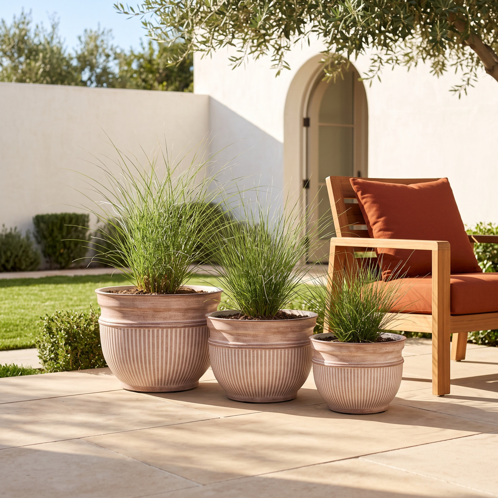 Lapis 14" Pot Planter, Cream
