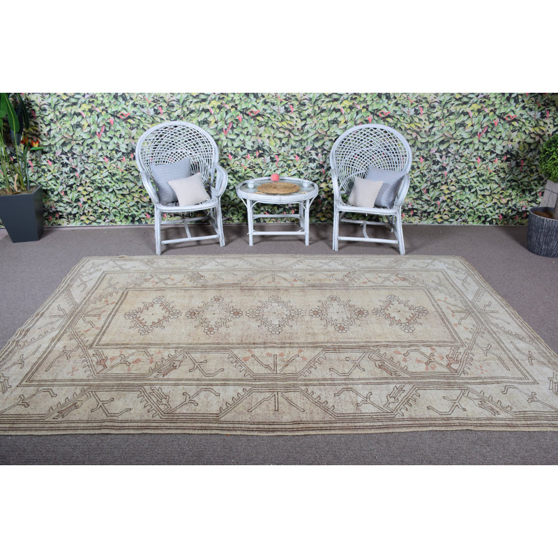 Tapis turc vintage Oushak beige avec des motifs géométriques uniques pour l'esthétique bohémienne