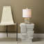 Lampe de table Garbo en nacre avec abat-jour en lin-8740644-8740645